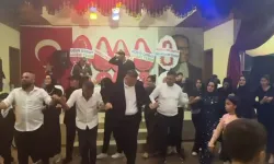 Türkiye 20 şehidine ağlarken belediye başkanı halaya durdu