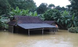 Vietnam'da sel ve heyelanlar nedeniyle yaşamını yitirenlerin sayısı 36'ya çıktı