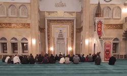 Afşin’de Gençlere Manevi Destek: Ashabı Kehf Külliye Camii’nde Anlamlı Program Düzenlendi