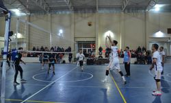 Afşin’de Voleybol Halk Turnuvası’nda Yarı Final Heyecanı Dorukta