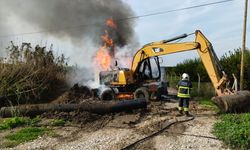 Adana'da iş makinesinde çıkan yangın söndürüldü