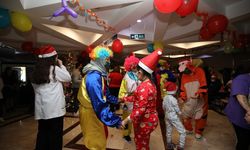 Akdeniz Üniversitesi Hastanesi'ndeki çocuklar için 'yılbaşı' etkinliği