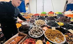 Antalya'da yılbaşı dolayısıyla pazarlarda yoğunluk yaşandı