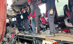 Osmaniye'de yolcu otobüsünün tıra çarptığı kazada 7 kişi öldü, 11 kişi yaralandı