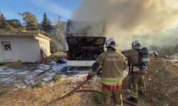 Hatay'da tamirhanedeki otobüste çıkan yangın söndürüldü