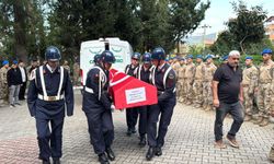 İzmir'de kanser nedeniyle yaşamını yitiren uzman çavuşun cenazesi Hatay'da defnedildi