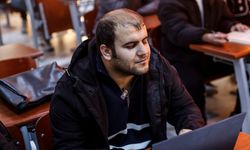 Mersin Valisi Toros'tan görme engelli üniversite öğrencisine hediye