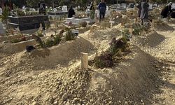 Mersin'de komşusu tarafından öldürülen kadın ve oğlunun cenazeleri defnedildi