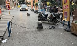 Mersin'de üstünden atlamaya çalıştığı zincir bariyerlere bisikleti takılan sürücü yaralandı