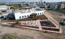 Mersin'in Akdeniz ilçesinde mahalle parkları yenileniyor