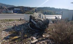 Samandağ ilçesinde devrilen otomobildeki 2 kişi yaralandı