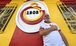 Sarı-kırmızı 'sevgisini' evinin duvarına yansıttı