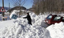 Sinop'ta kar kalınlığı bazı bölgelerde bir metreye ulaştı