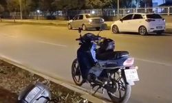 Direksiyon hakimiyetini kaybedip refüje çarpan motosiklet sürücüsü öldü