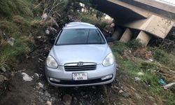 Köprüden uçan otomobilin sürücüsü yaralandı