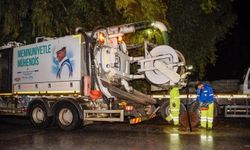 Mersin Büyükşehir Belediyesi ve MESKİ ekipleri gece boyunca görev yaptı