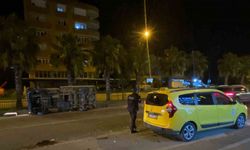 Serik’te ticari taksi ile kamyonet çarpıştı: 2 yaralı