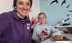 Türkiye'nin dört bir yanından gönderilen yılbaşı ikramlıkları öğrencilere ulaştırıldı