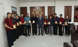 Başkan Gürbüz, İl Şampiyonu Gençleri Ağırladı