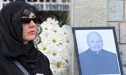 Burcu Özberk'in acı günü: Dedesini son yolculuğuna uğurladı.