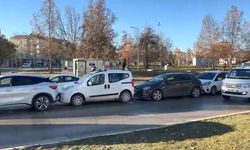 Buzlanan Yolda 6 Araç Birbirine Girdi