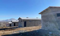 Deprem Sonrası İnşa Edilen Toplu Ahırlar Sahiplerini Buldu