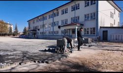 Elbistan Belediyesi, Okul Çevresindeki Kilit Parke Çalışmalarını Tamamladı