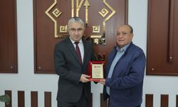 Elbistan Belediyesinde 41 Yıllık Emeğe Teşekkür Plaketi