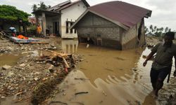 Endonezya'da Şiddetli Yağışların Yol Açtığı Afetlerde Ölü Sayısı 1030'a Yükseldi