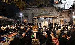 Eyüp Sultan Camisi'nde Üç Ayların Başlaması Dolayısıyla Dua Edildi