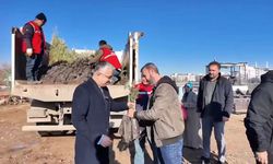 Elbistan Belediyesi Kaynarca Göleti’nde Fidan Dağıtım Etkinliği Düzenledi