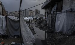 Gazze'de çadırlar su altında kaldı