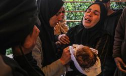 Gazze'deki Sağlık Bakanlığı: Su altında kalan çadırda bir bebek soğuktan öldü