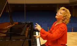 Gülsin Onay ile 2025’e Görkemli Bir Veda: Ankara ve İstanbul’da Büyüleyici Yılbaşı Konserleri