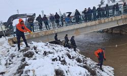 Kanala Düşen Araçtaki 4 Kişi İçin Arama Çalışması Yapılıyor