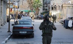 Katil İsrail ordusu, işgal altındaki Batı Şeria'da 40 Filistinliyi gözaltına aldı