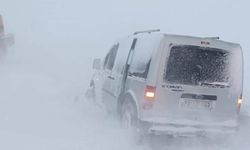 Palandöken geçidinde kar ve tipi nedeniyle mahsur kalanlar kurtarıldı