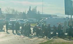 Sepetli Motosiklet İle Ticari Taksi Çarpıştı: 2 Yaralı