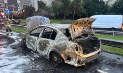 Seyir halindeki araç yandı, trafik yoğunluğu oluştu