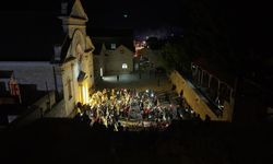 Suriye’nin İdlib İlinde 14 Yıl Sonra Noel Işıklandırması Yapıldı