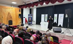 Afşin’de “Ailede Çocuk Olmak, Çocukla Aile Olmak” Söyleşisi Düzenlendi