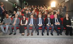 Adana'da 'Gazetecilik Mesleğinin Dijital Yolculuğu' paneli düzenlendi