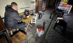 Adana'da gece mesaisi yapanlar AA'nın 'Yılın Kareleri' oylamasına katıldı