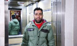 Adana'da kask takarak girdiği apartmanın damındaki kuşları çalan zanlı kamerada