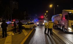 Adana'da tıra çarpan otomobilin sürücüsü öldü
