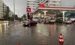 Antalya'da kuvvetli yağış ve fırtına etkili oldu