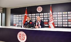 Antalyaspor'da teknik direktör Uğurlu için imza töreni