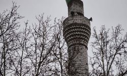 Burdur'da minarenin cam kubbesi rüzgarın etkisiyle yan yattı