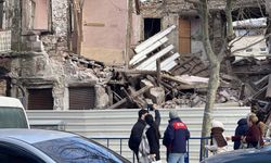 Edremit'te etkili olan sert rüzgar, tarihi binada ciddi hasara sebep oldu