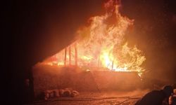 Feke'de yangın çıkan ev kullanılamaz hale geldi